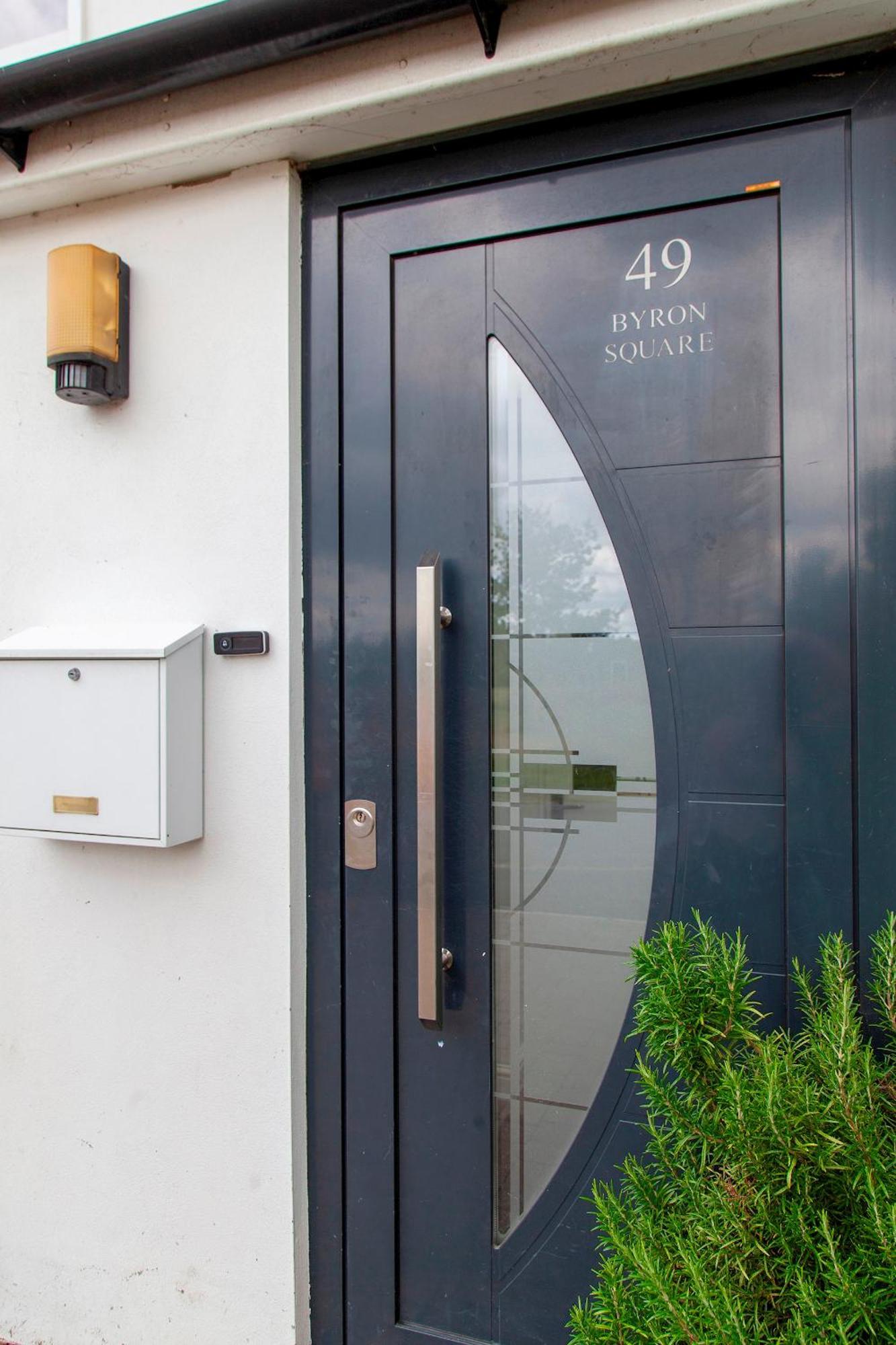 Pass The Keys 49 Byron Square Modern And Spacious 3 Bed Home With Free Parking CBG Exteriér fotografie